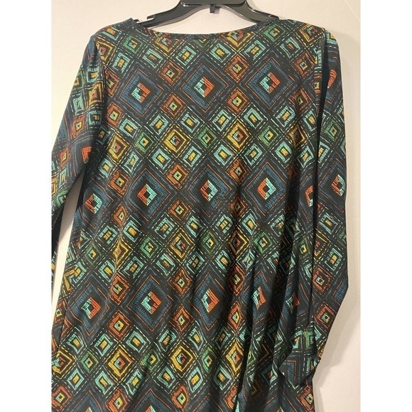 Lularoe Lynnae Long Sleeve Shirt Top Green Geometric Size Medium NWT - Picture 6 of 7